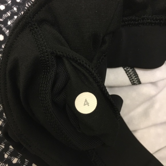 Lululemon Black and White Tank Top Size 4 - Picture 8 of 8